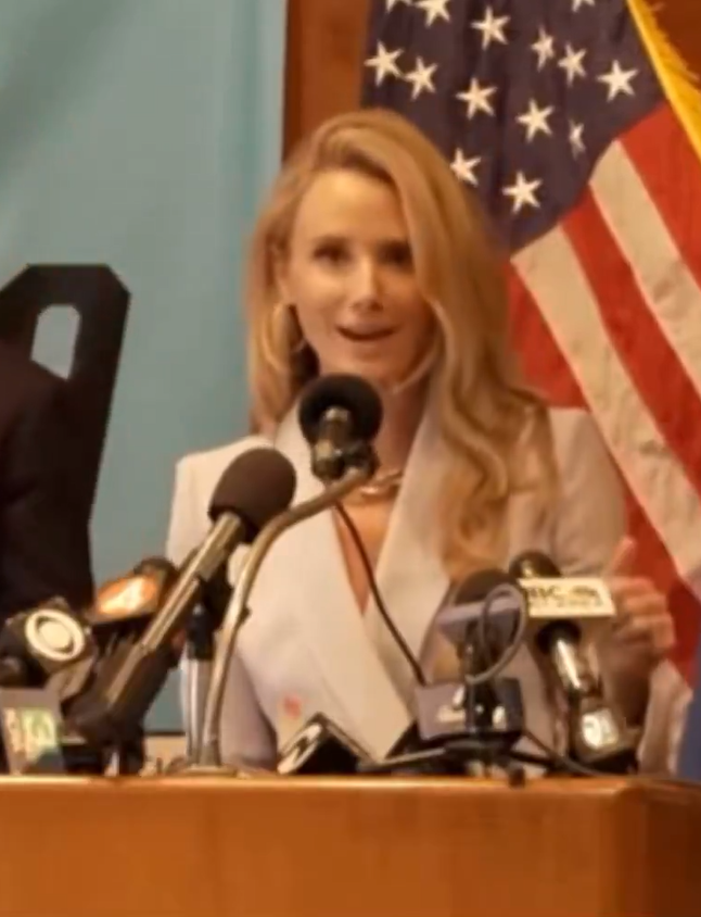 Imagen de Jennifer Newsom esposa de Gavin Newsom dice “No educaré a mis hijos para que piensen que Donald Trump es un líder estadounidense aceptable. Es un estafador, un depredador, un narcisista maligno. Y el peor presidente de la historia de nuestra nación”.